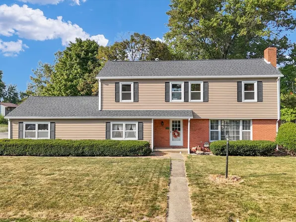 110 Holiday Dr, Tuscola, IL 61953