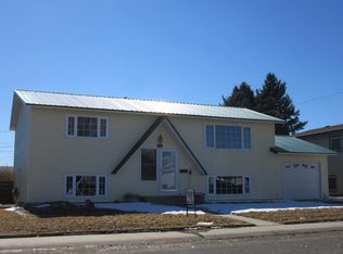 452 E 8th St, Powell, WY 82435