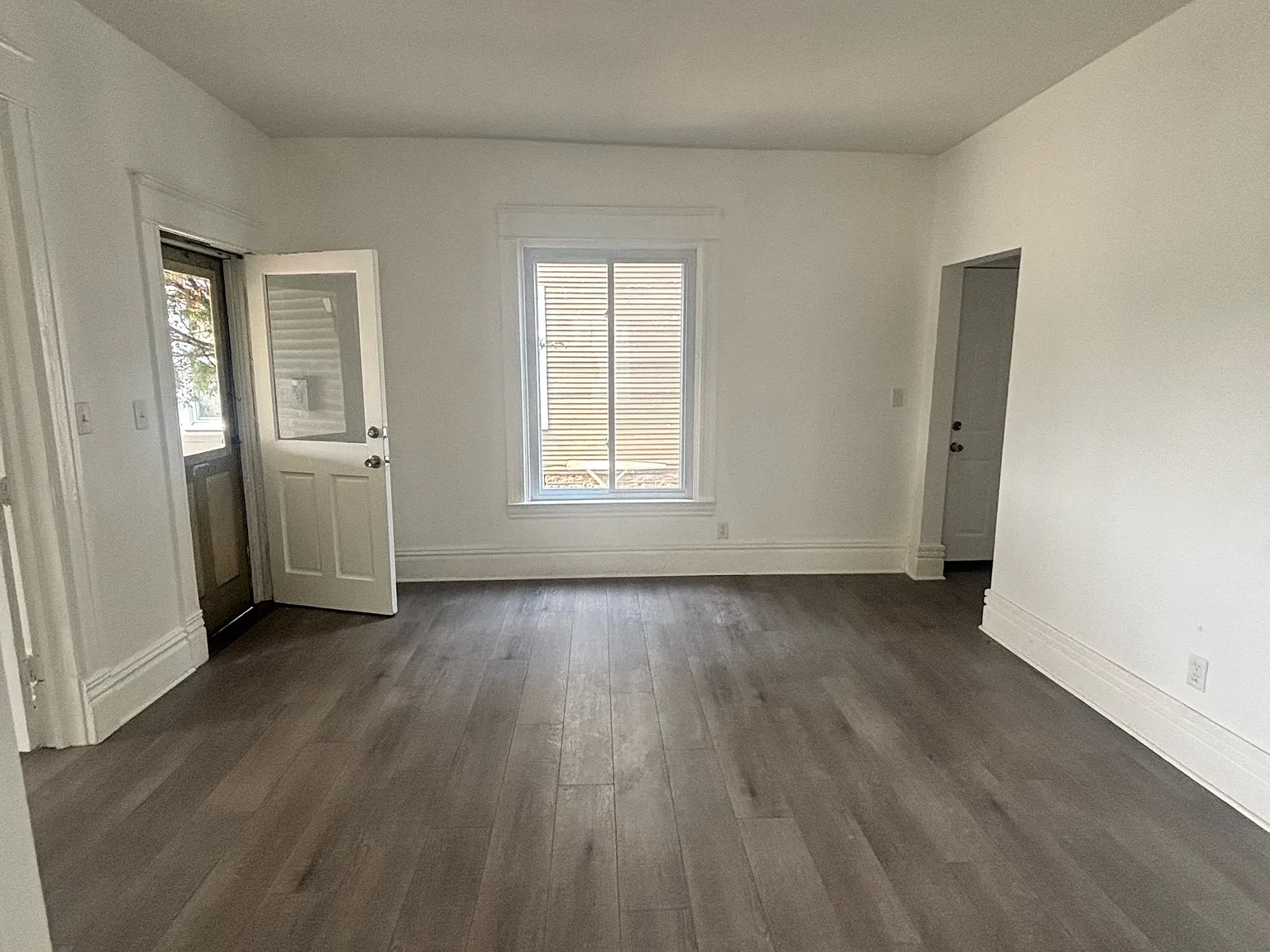 5 bed, 1900 sqft, $2,100 — Photo 3