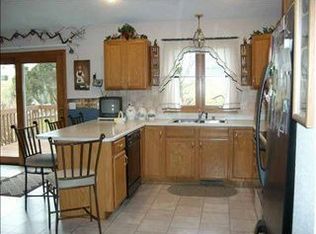 4475 Camelot Dr, Dubuque, IA 52002