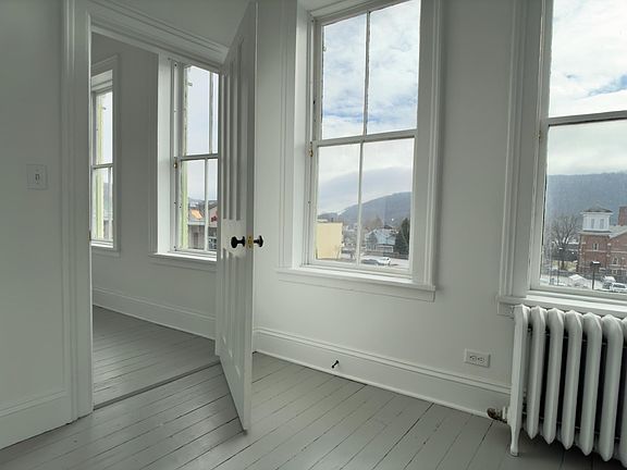 4th image of 600-608 E Main St #5