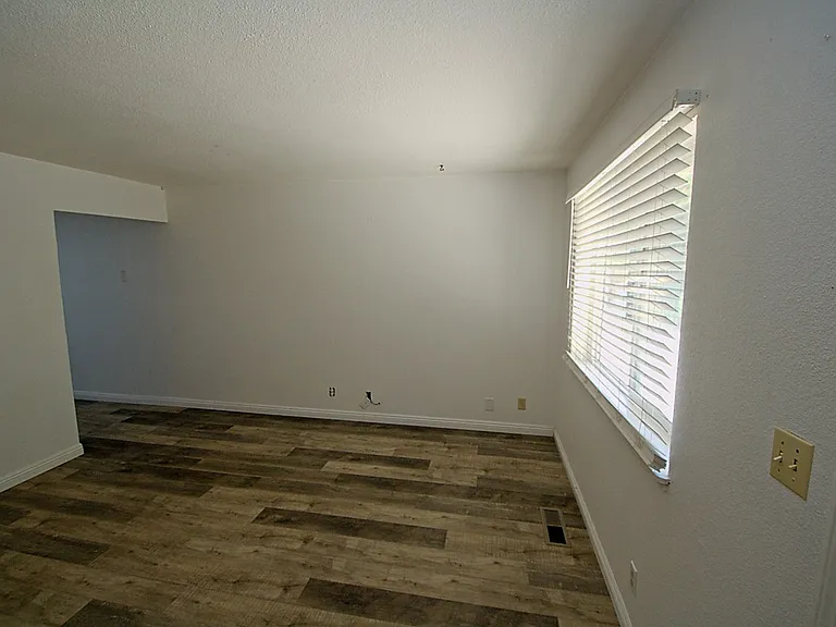 260 W Park St — Photo 4