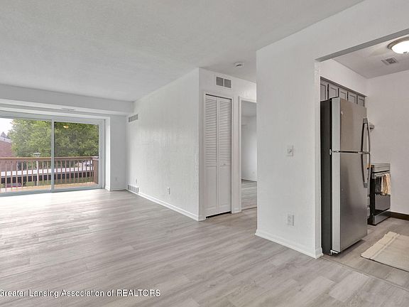 5th image of 1747 Maple Rdg APT 17