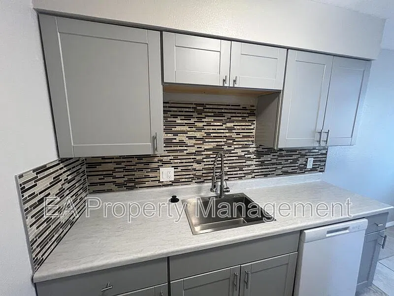 2 bed, 1.0 bath, 700 sqft, $1,150 — Photo 4