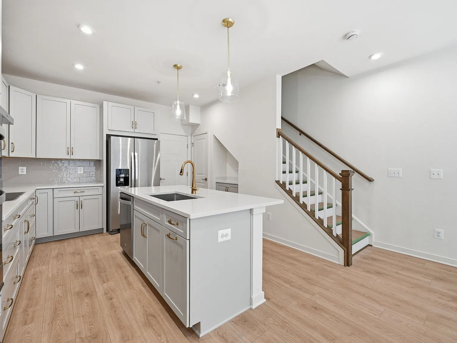 3 bed, 2.5 bath, 1565 sqft, $3,200 — Photo 2