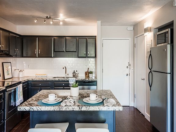 3rd image of 710 E 200 S APT 4F