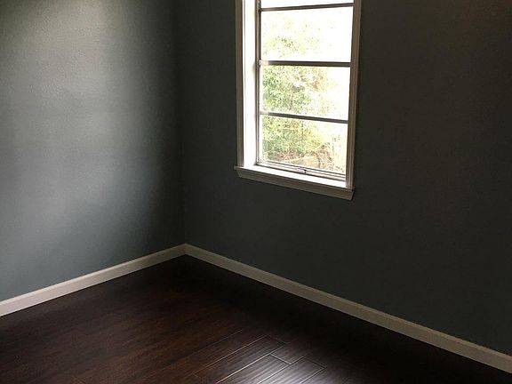 4th image of 100 1/2 E Maggie St