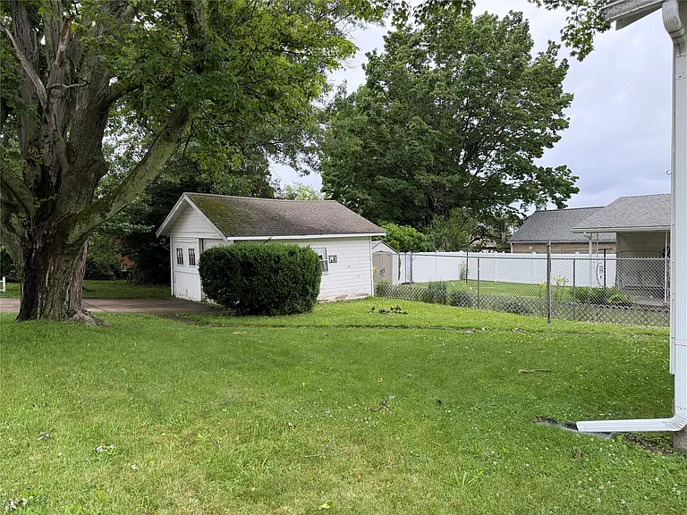 4250 Harding Dr — Photo 13