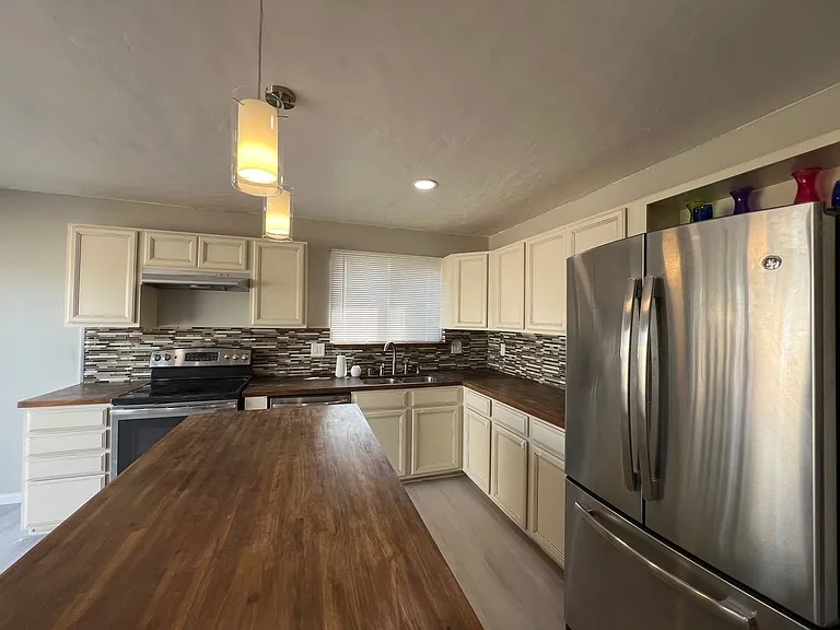 2188 Luz Ave — Photo 10