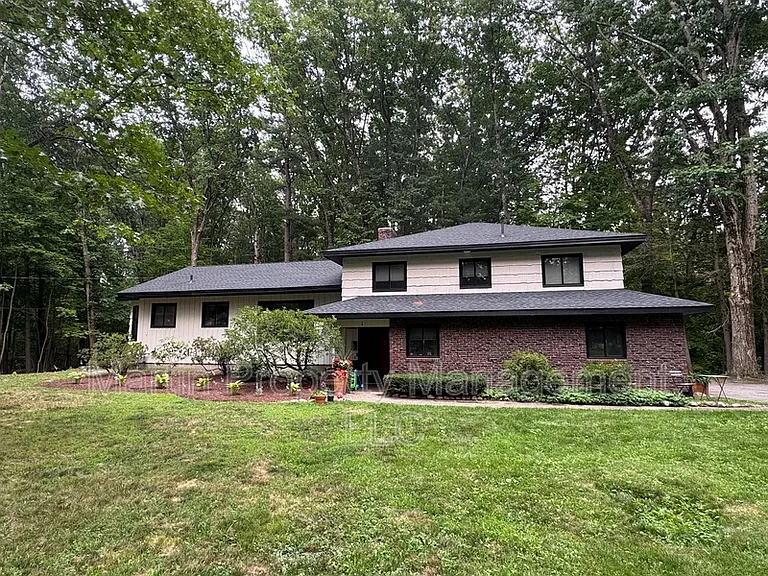 1 Cyr Cir — Photo 3