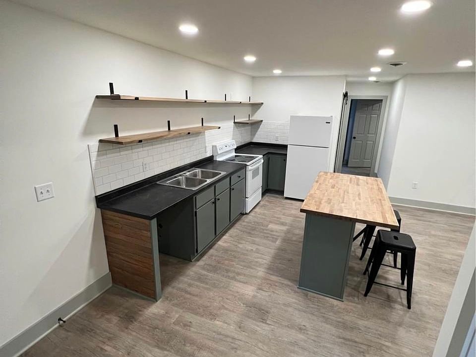 1st image of 504 W Main St #1