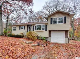 15 Bolin Rd, Coram, NY 11727