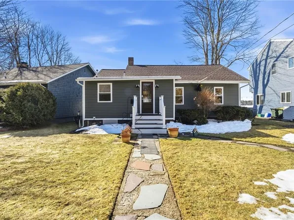 120 N Shore Dr, Harrisville, RI 02830