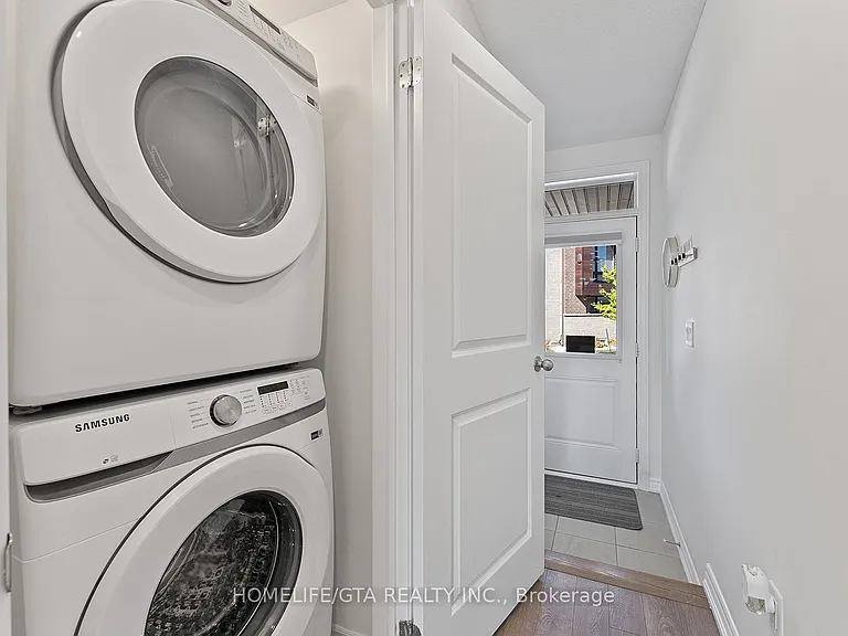 7 Holyrood Cres — Photo 49