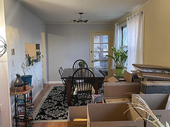 4th image of 451 Sierra Vista Ln