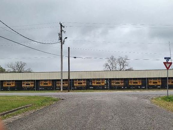 Exterior Neighborhood (street photo)