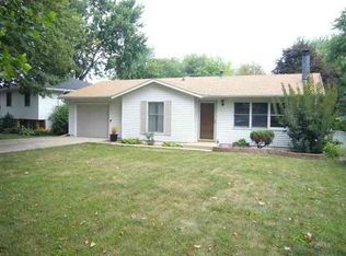 1606 Wildwood Rd, Bloomington, IL 61704