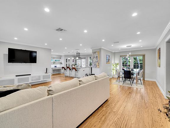 5th image of 1800 N 50th Avenue