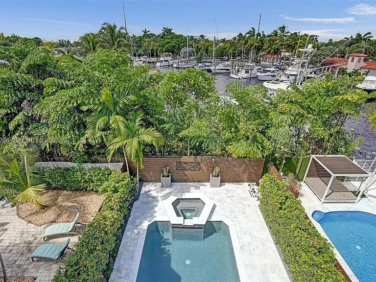 453 SW 5th Ave — Photo 73