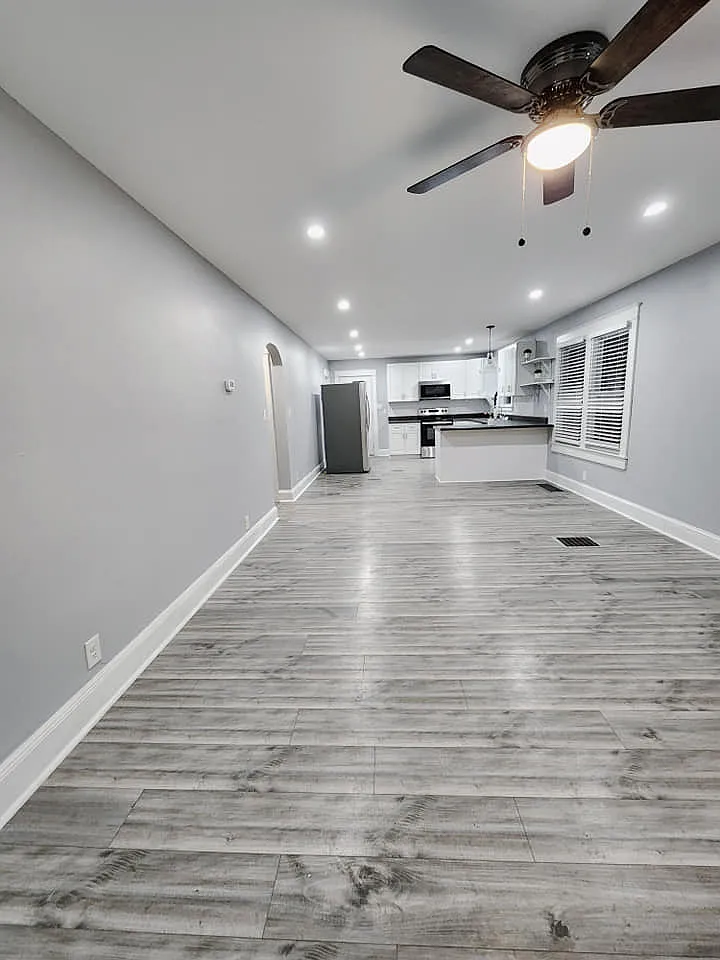 2 bed, 936 sqft, $1,200 — Photo 2