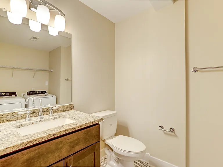 14 W Leigh St — Photo 3
