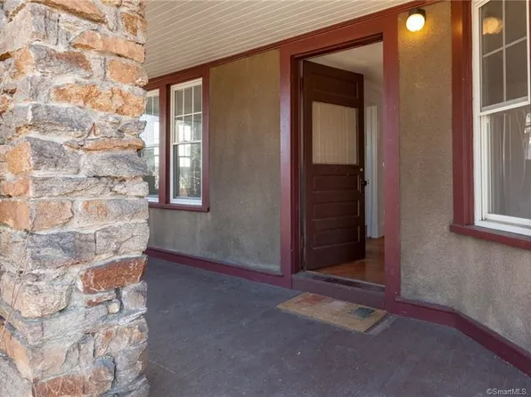 615-627 Main St, Branford, CT 06405