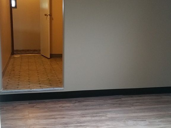 3rd image of 16611 NE 72nd Ave