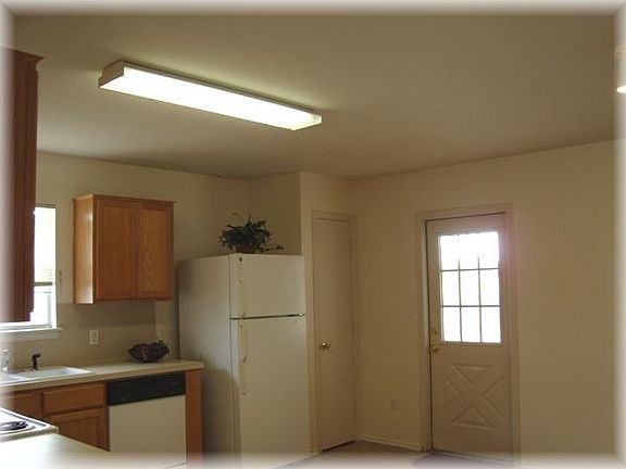 4th image of 3141 Halifax Dr