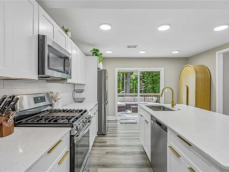 3898 Skidmore Dr — Photo 18