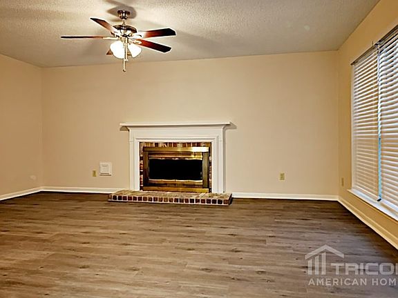 3rd image of 4016 Ashwood Dr