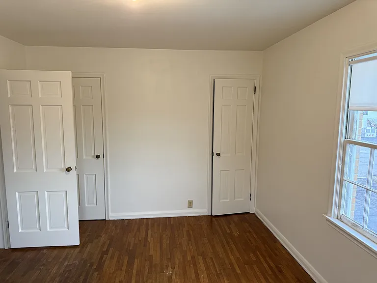 Bed Room with two walk in closets