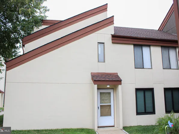 5018 Convent Ln, Philadelphia, PA 19114