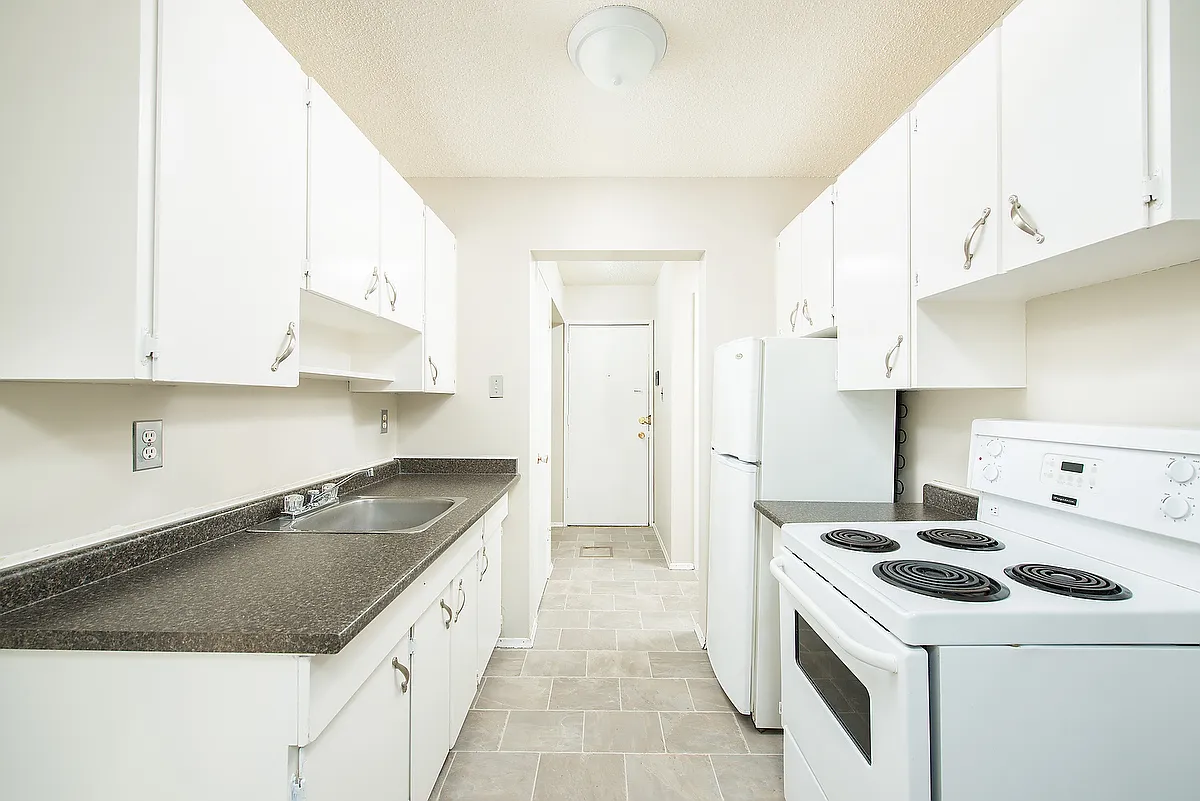 Jasmine Apartments — Photo 1