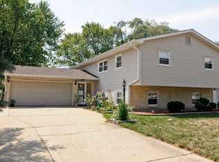 1411 W Golf Rd, Mount Prospect, IL 60056