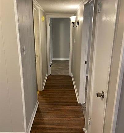 5th image of 220 Westgate Dr APT 1
