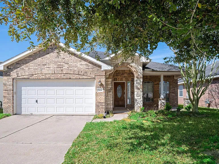 7414 Sabinal Creek Dr — Photo 1