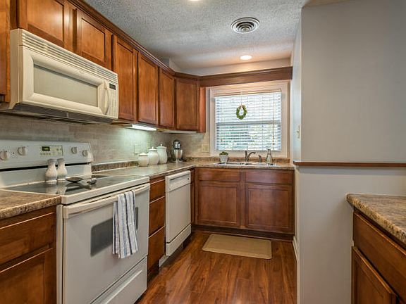 3rd image of 6521 Deane Hill Dr