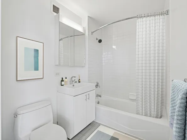 888 Main Street image 3 of 39