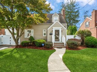 173 2nd St, Hicksville, NY 11801