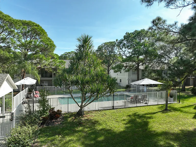 Azara Palm Bay — Photo 13