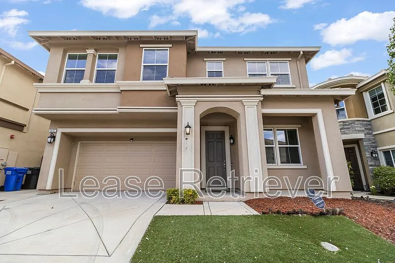 5 bed, 3.0 bath, 2375 sqft — Photo 1