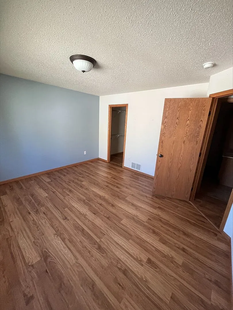 Heated Garage 3 bed, 2 bath Twin Home — Photo 4