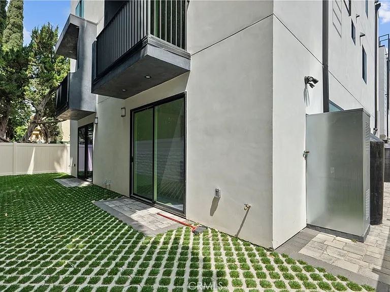 13944 Vanowen St — Photo 24