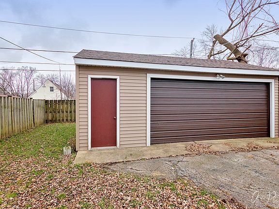 3rd image of 210 Fairlawn Dr