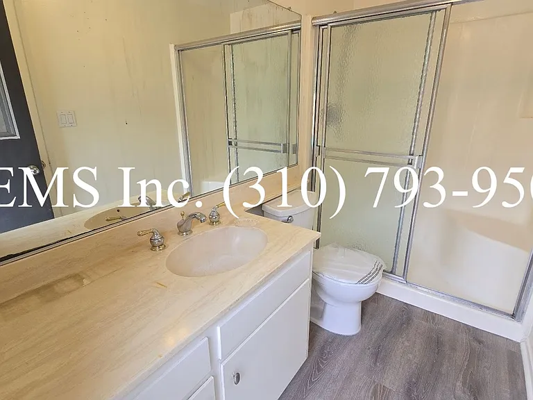 15025 Archwood St — Photo 23