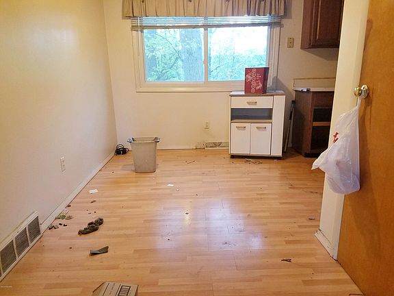 4th image of 2406 Oakcreek Ave