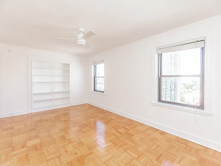 1100 N Dearborn — Photo 27