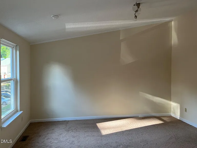 1829 Fox Sterling Dr — Photo 9