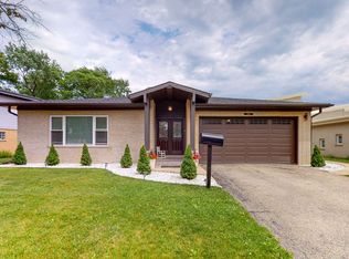 9045 Sleeping Bear Rd, Skokie, IL 60076