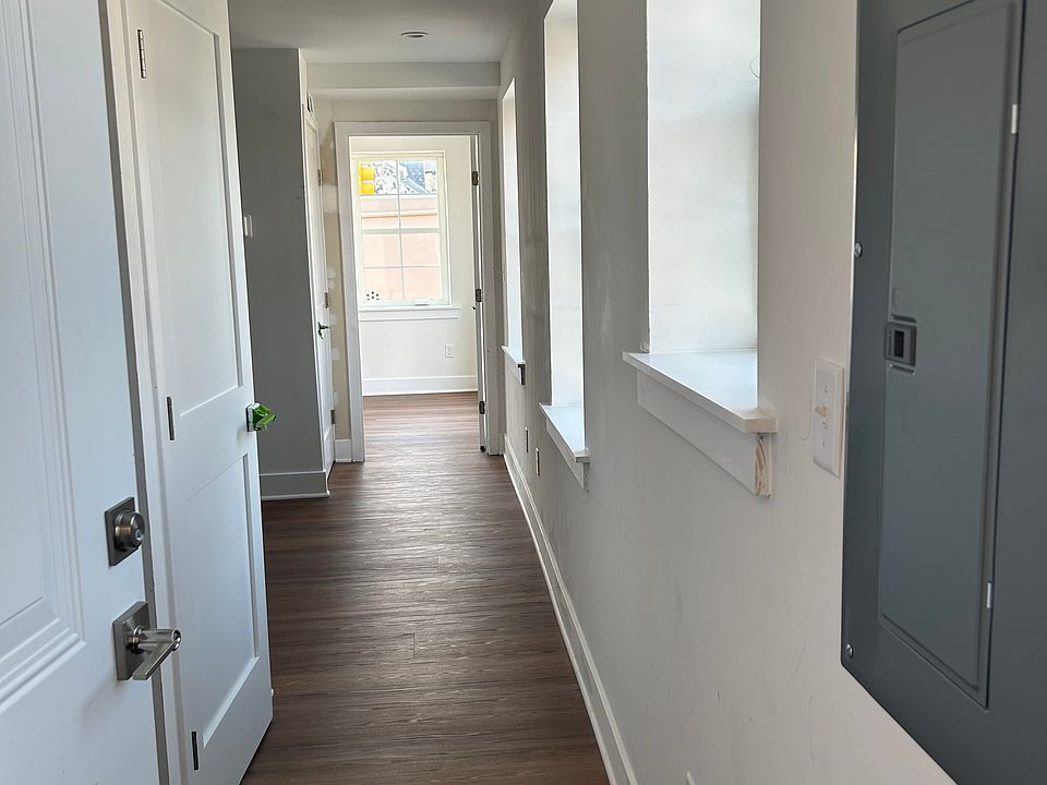 2nd image of 1300 Gough St #2